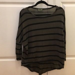 Green striped high low crop, knit quarter sleeve